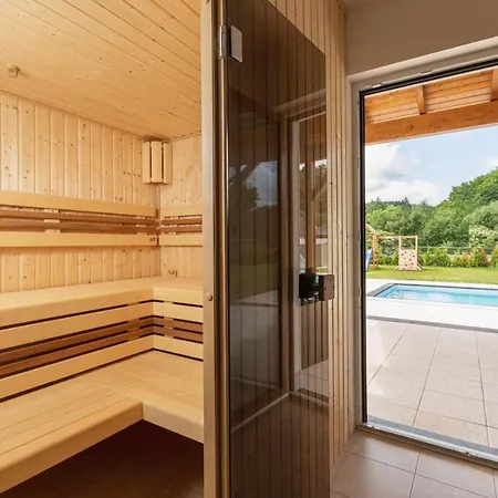 House Adam * Prosecne
